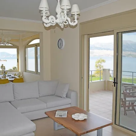 Magdalena Villa *