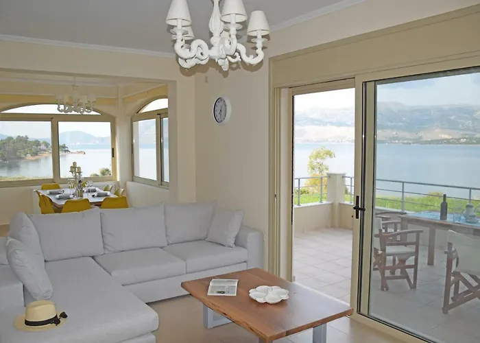 Magdalena Villa *